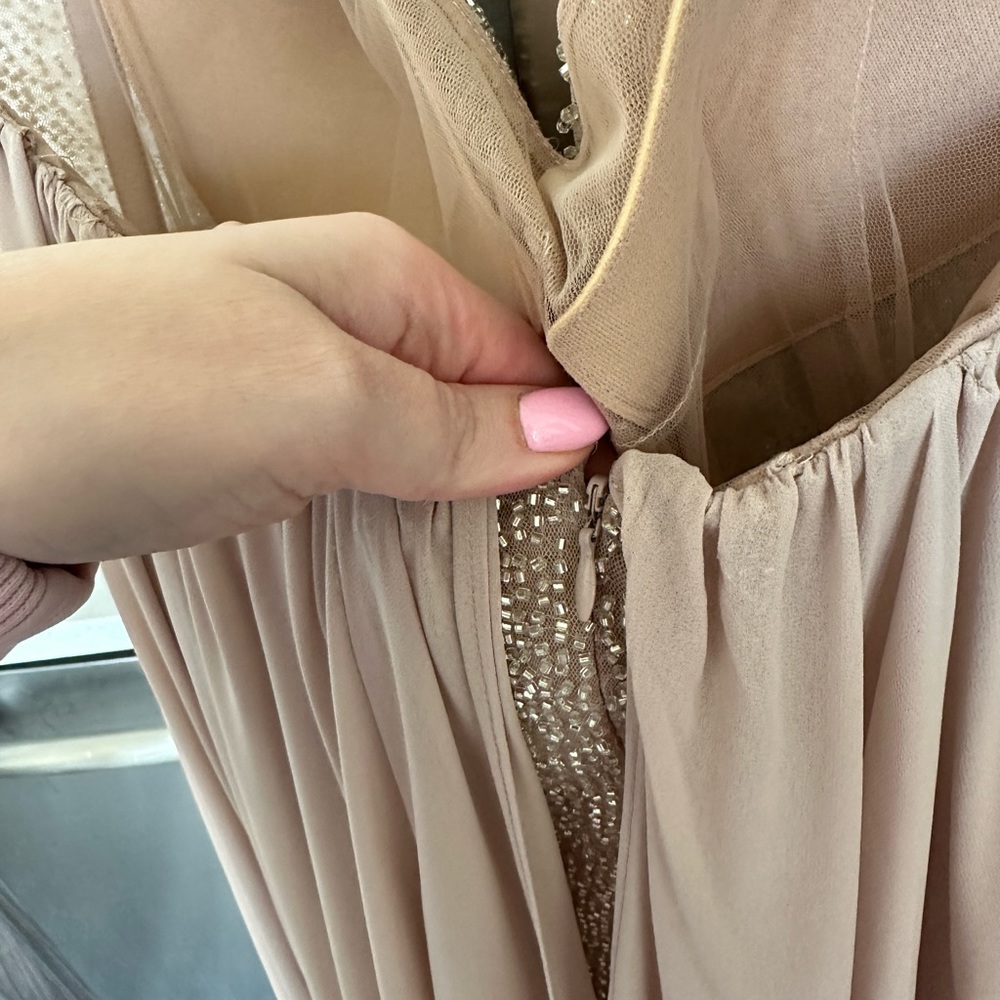 GORGEOUS DRESS - Picture 5 of 6